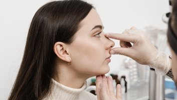 Reviziona rinoplastika